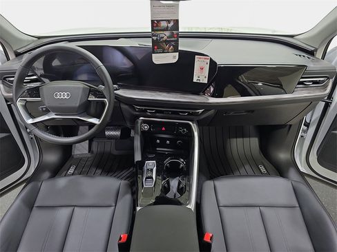 New 2025 Audi Q5 2.0T Premium image 9