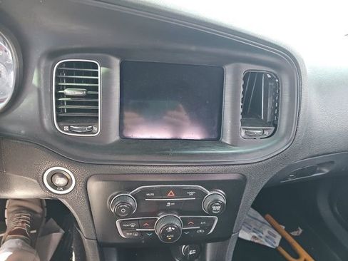 Used 2017 Dodge Charger SXT image 18