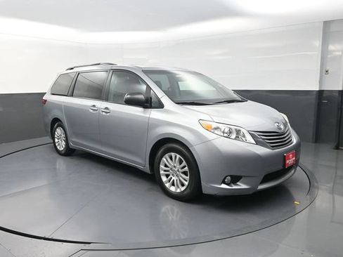Used 2016 Toyota Sienna XLE FWD image 10