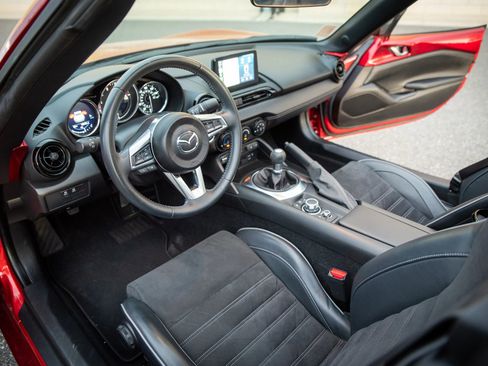 Used 2022 MAZDA MX-5 Miata Club image 21