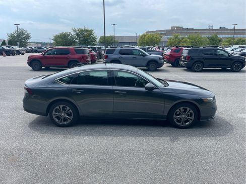 Used 2023 Honda Accord EX image 8