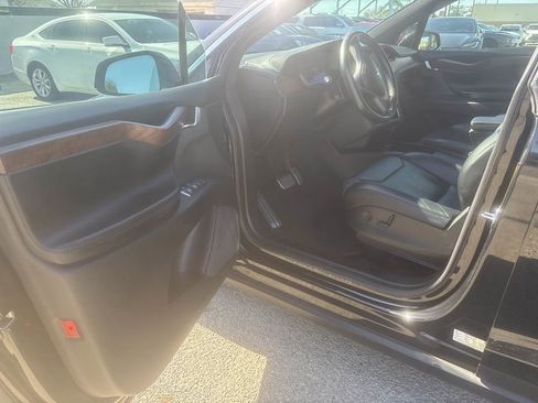 Used 2018 Tesla Model X 75D image 6