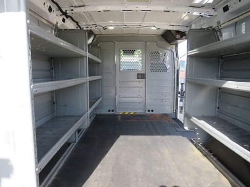 Used 2017 Ford Transit 250 130 Low Roof image 25