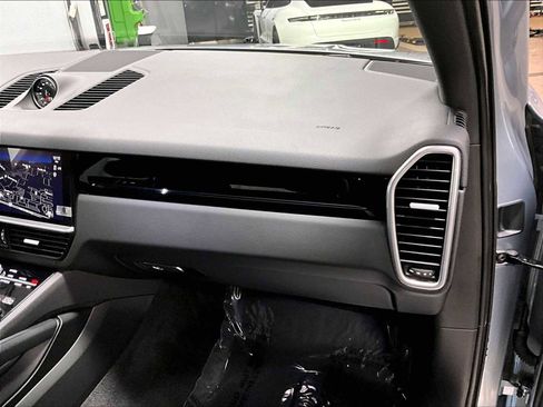Used 2023 Porsche Cayenne image 28