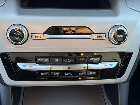 Certified 2023 Ford Explorer XLT image 28