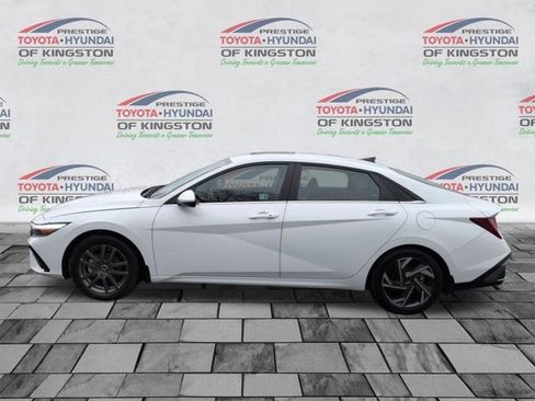 Used 2024 Hyundai Elantra SEL w/ Convenience Package image 7