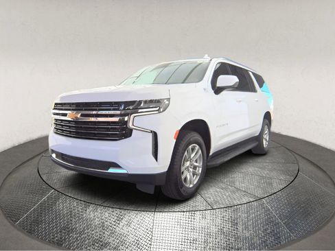 Used 2021 Chevrolet Suburban LT image 3