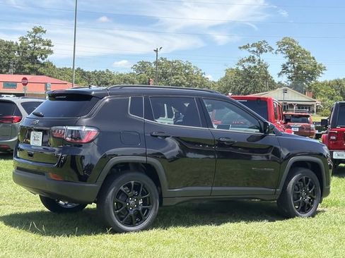 New 2026 Jeep Compass Latitude AWD/4WD image 6