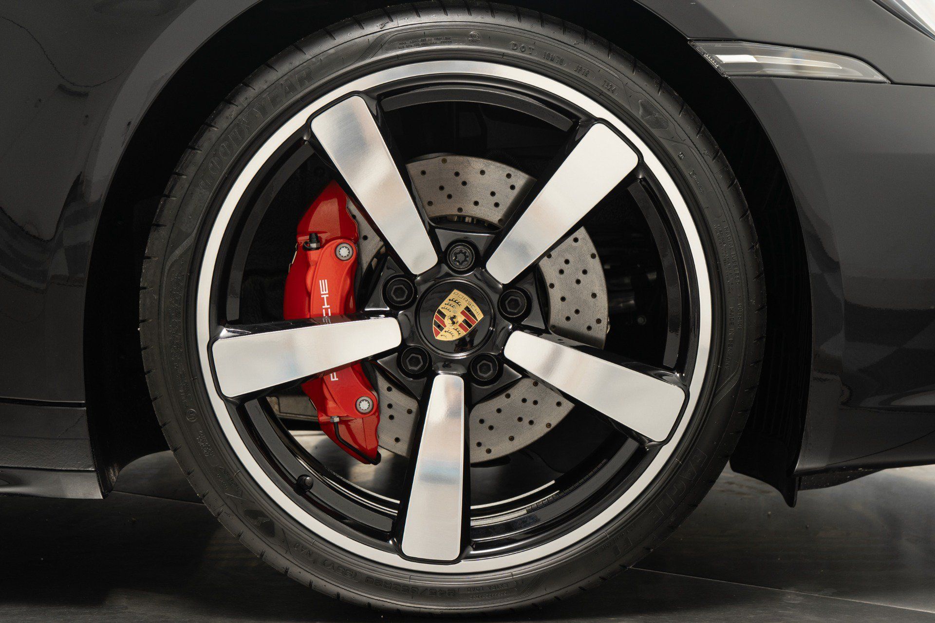 Used 2024 Porsche 911 Targa 4S AWD/4WD image 32