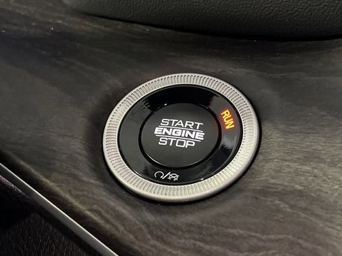 Used 2025 Jeep Grand Cherokee Limited image 21