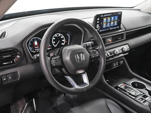 Used 2025 Honda Pilot Touring image 21