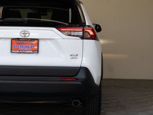 Used 2019 Toyota RAV4 XLE w/ Carpet Mat Package AWD/4WD image 12
