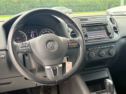 Used 2015 Volkswagen Tiguan S image 24
