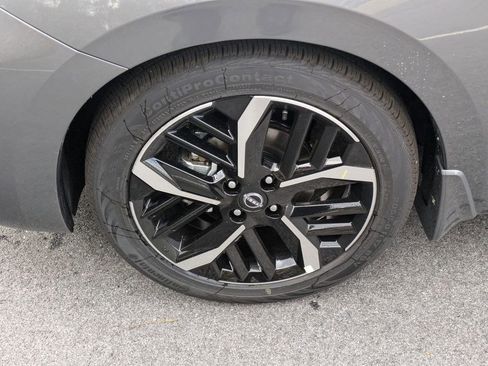 New 2025 Nissan Versa SR w/ Trunk Package image 43