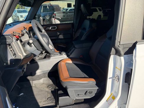Used 2024 Ford Bronco Outer Banks AWD/4WD image 10