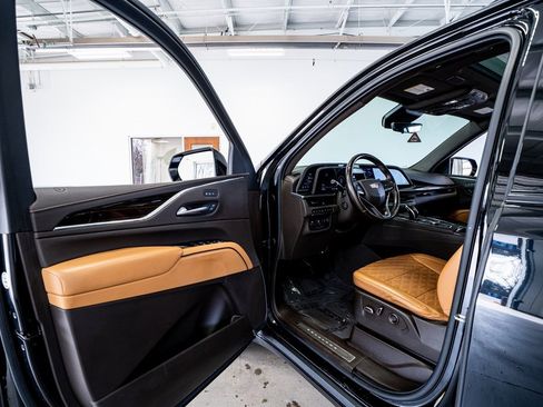 Used 2021 Cadillac Escalade Sport w/ Driver Assist Tech Package image 30