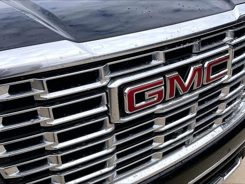 Used 2025 GMC Yukon XL Denali image 28