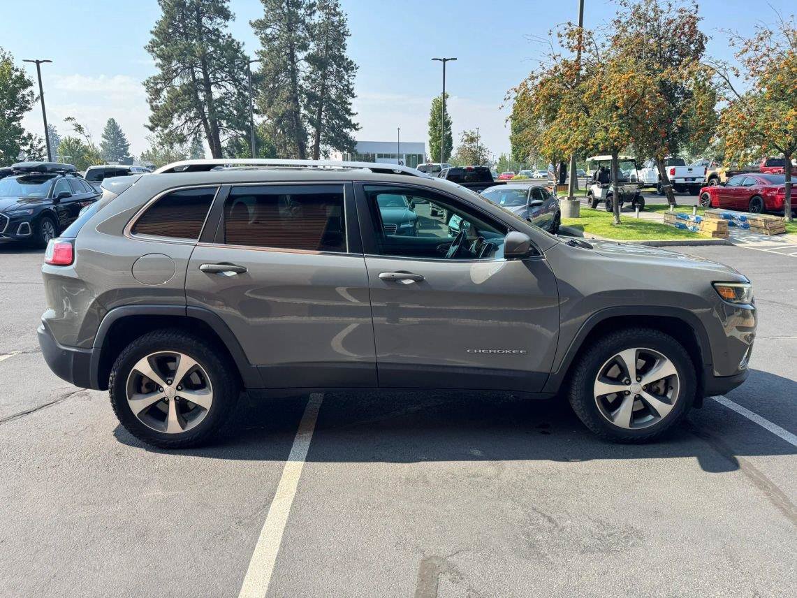 Used 2020 Jeep Cherokee Limited w/ Technology Group AWD/4WD image 6