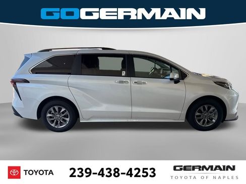 Used 2025 Toyota Sienna XLE image 9