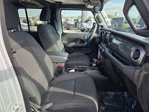 Used 2023 Jeep Wrangler Sahara w/ Cold Weather Group image 10