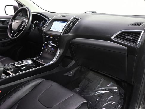 Used 2019 Ford Edge Titanium w/ Equipment Group 301A AWD/4WD image 15