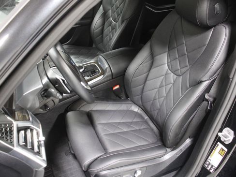 Used 2025 BMW X5 xDrive40i w/ Parking Assistance Package image 13