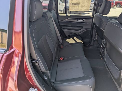 New 2025 Jeep Grand Cherokee 4WD image 34