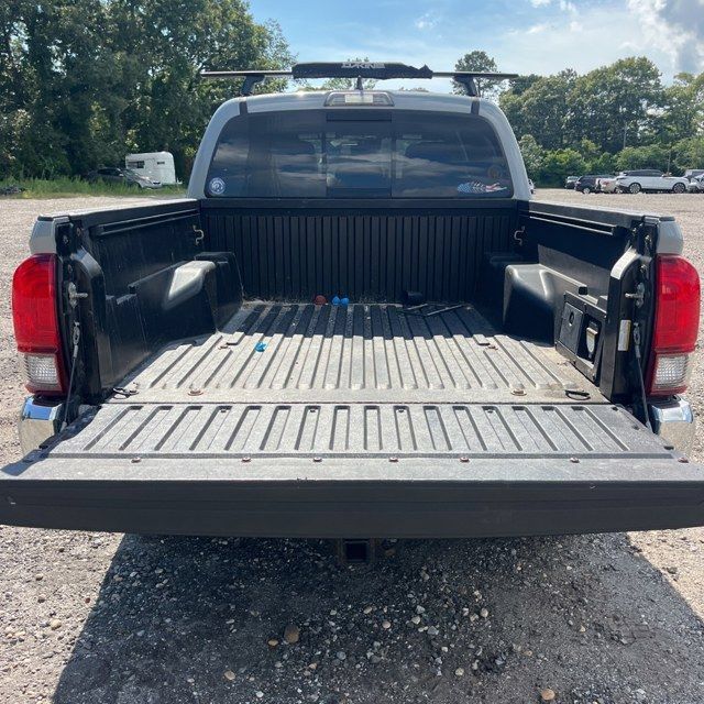 Used 2019 Toyota Tacoma TRD Off-Road AWD/4WD image 15
