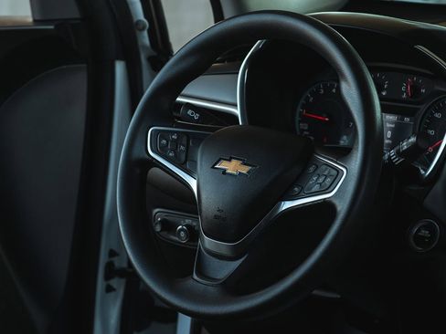 Used 2018 Chevrolet Equinox LS image 19