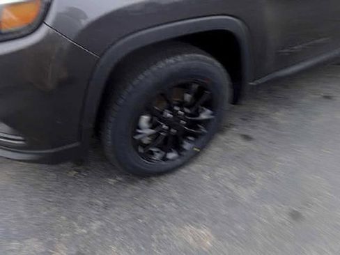 Used 2023 Jeep Cherokee Altitude Lux image 4