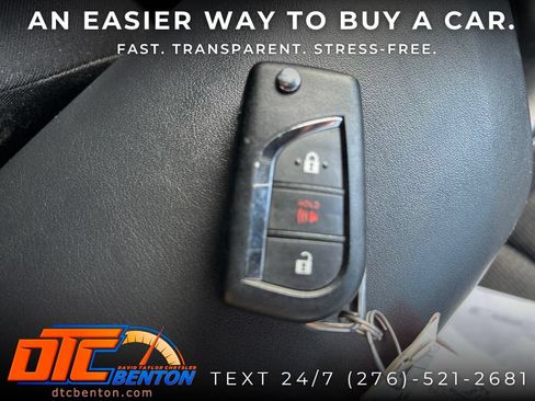 Used 2019 Toyota C-HR LE FWD image 11