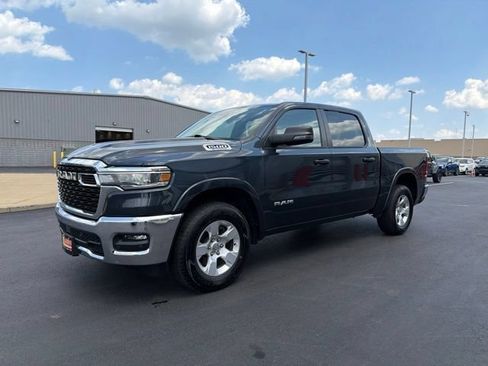 Used 2025 RAM 1500 Big Horn AWD/4WD image 3