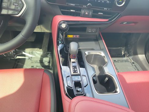 Used 2025 Lexus NX 250 FWD w/ Towing Package (2000 Lbs) image 19