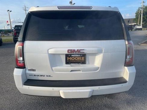 Used 2018 GMC Yukon XL SLT w/ Premium Edition image 8