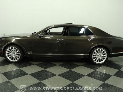 Used 2020 Bentley Mulsanne RWD image 2