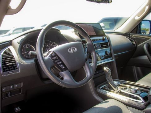 Used 2022 INFINITI QX80 Luxe w/ All-Season Package RWD image 7