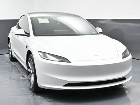 Used 2025 Tesla Model 3 Long Range image 3
