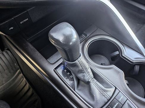 Used 2024 Toyota Camry SE image 23