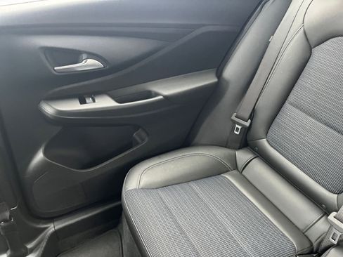 Used 2025 Buick Envista Preferred image 38