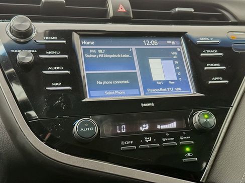 Used 2020 Toyota Camry SE FWD image 15