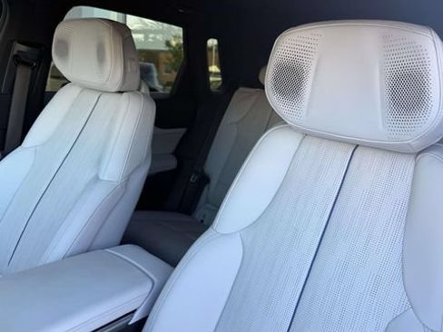 Certified 2024 Cadillac Lyriq Luxury AWD/4WD image 19