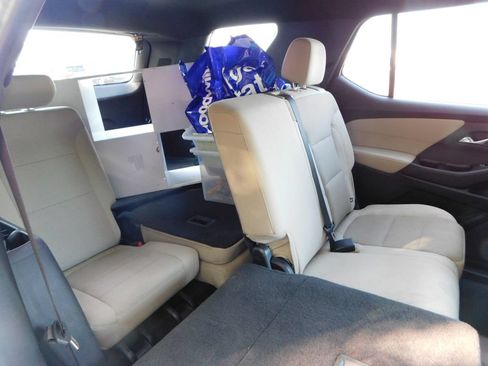 Used 2022 Chevrolet Traverse LS FWD image 6