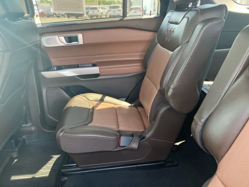 Used 2022 Ford Explorer King Ranch w/ Premium Technology Package AWD/4WD image 37