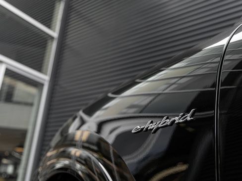 Certified 2025 Porsche Cayenne S AWD/4WD image 13