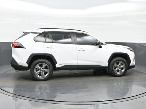 Used 2024 Toyota RAV4 LE AWD/4WD image 7