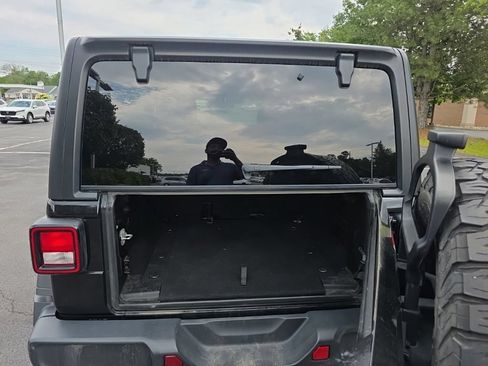 Used 2018 Jeep Wrangler Unlimited Rubicon AWD/4WD image 28
