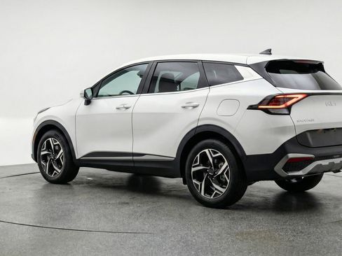 Used 2025 Kia Sportage LX image 6