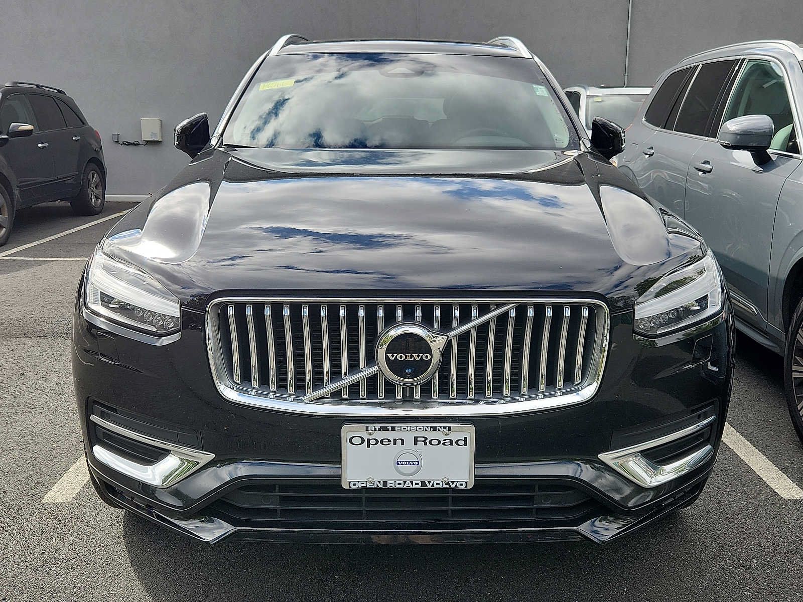 Used 2023 Volvo XC90 B6 Plus w/ Protection Package Premier AWD/4WD image 2