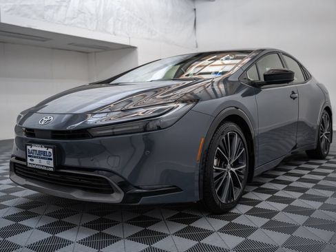 Certified 2023 Toyota Prius XLE FWD image 3