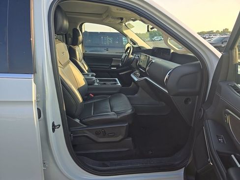 Used 2025 Ford Expedition Platinum AWD/4WD image 6